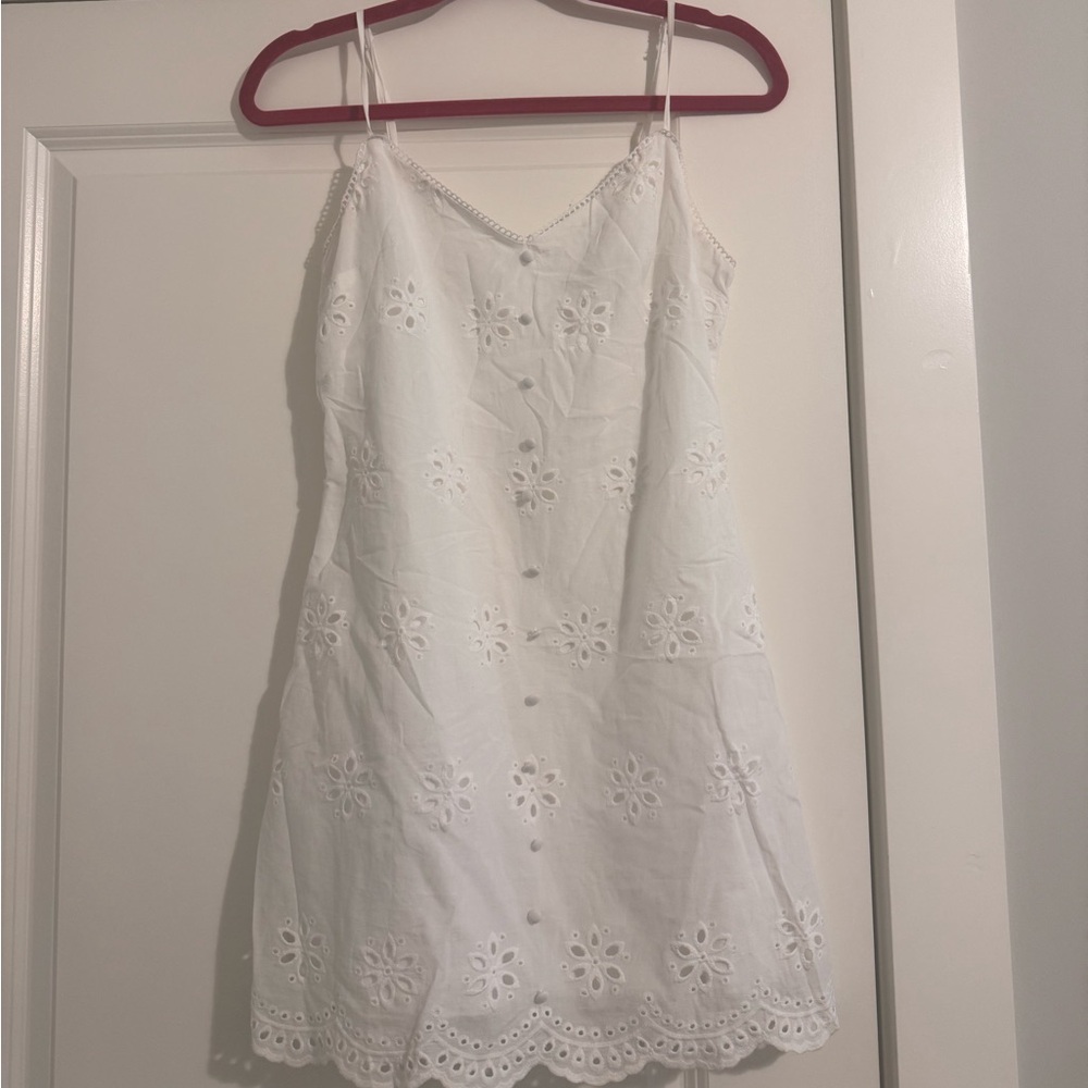 Elegant White Sleeveless Dress